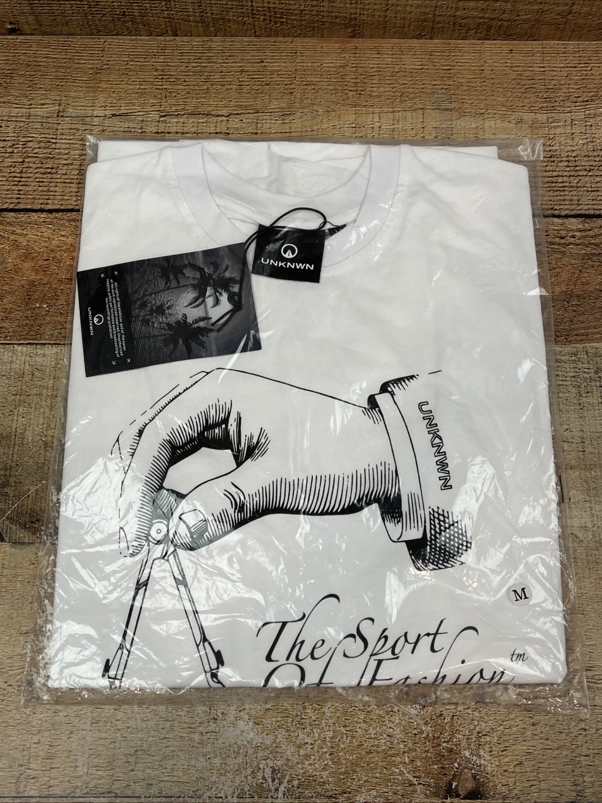 Unknwn T-Shirt White Short Sleeve Size Medium ￼