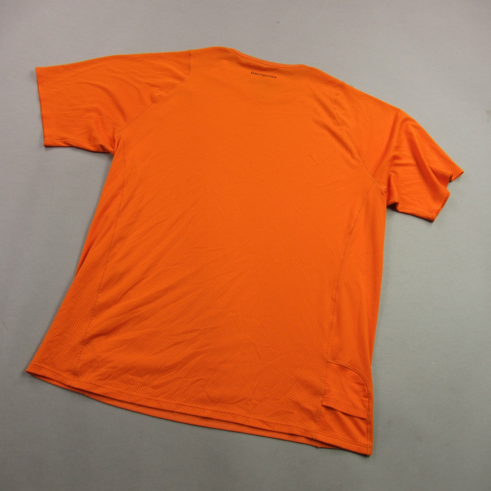 Patagonia Shirt Mens Medium Orange Short Sleeve Crew Neck Lightweight Stretch