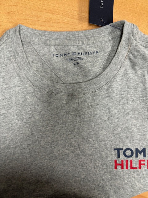 Tommy Hilfiger Men’s Crewneck Casual Short Sleeve T-shirt (GRAY SMALL)NWT