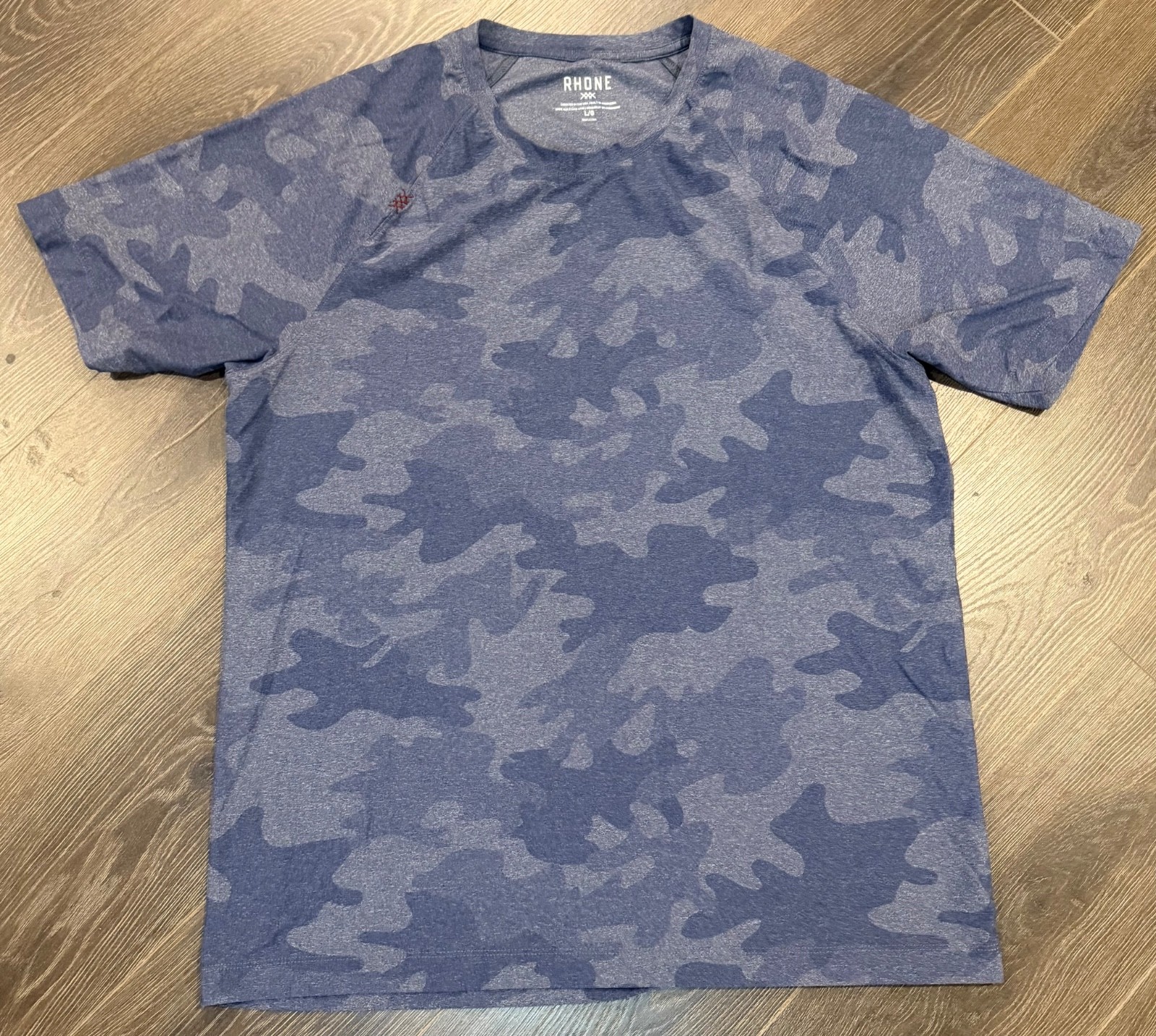 RHONE Reign Blue Camo Performance Short Sleeve Athletic Crew Shirt – Mens L