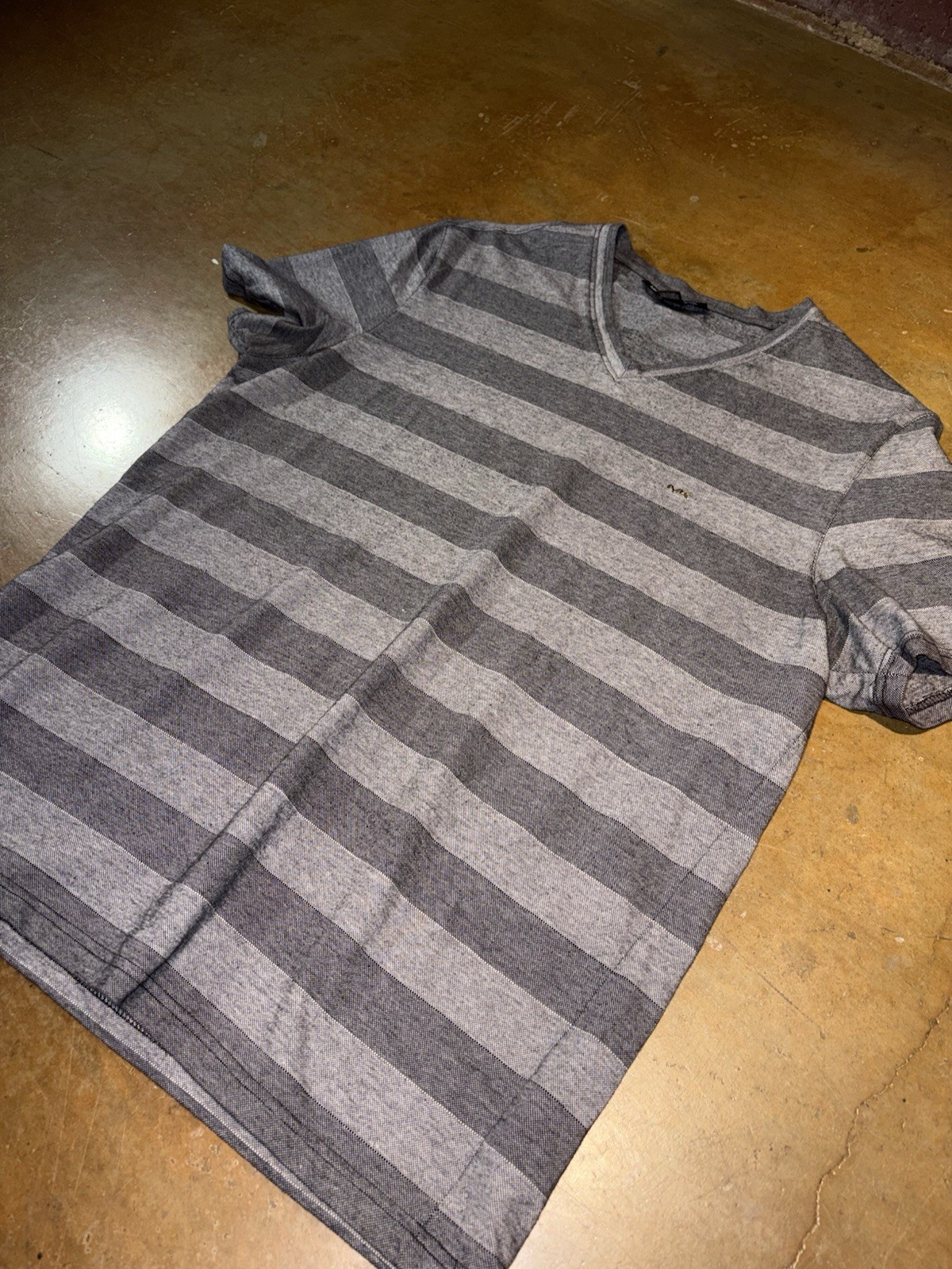 Michael Kors Men’s Gray Striped V-Neck Short Sleeve T-Shirt Size L Regular