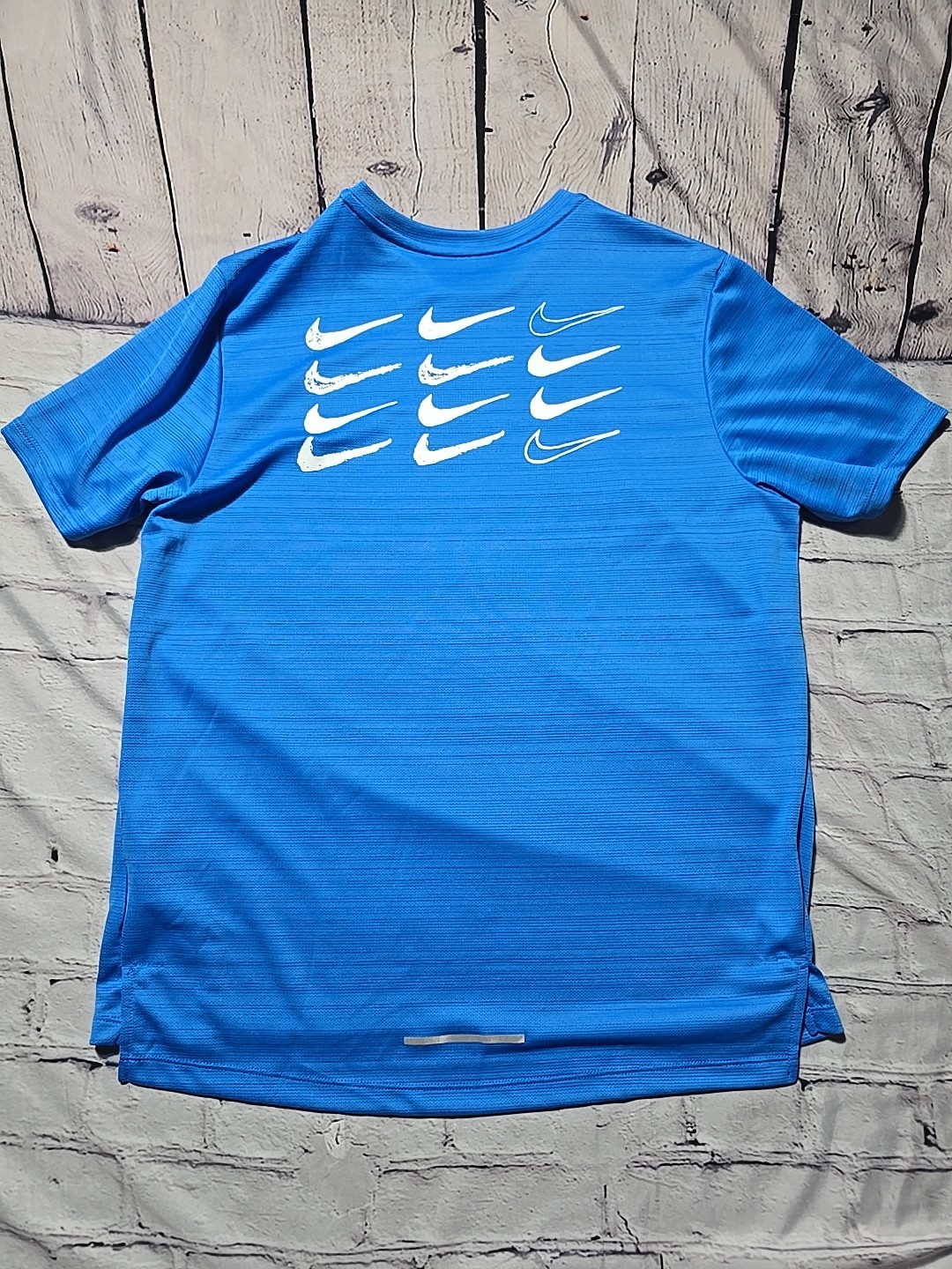 Nike Breathe Men’s Short Sleeve Tee Shirt Medium Polyester Blue CN8465-435