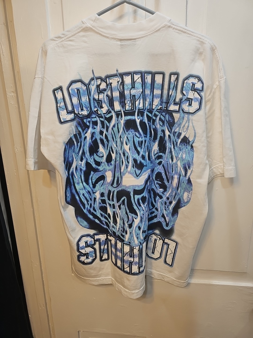 LOST HILLS LOGO FRONT AND MIRROR STYLE LOGO BACK WHITE MEN’S LG (OS) FIRE 🔥 🔥