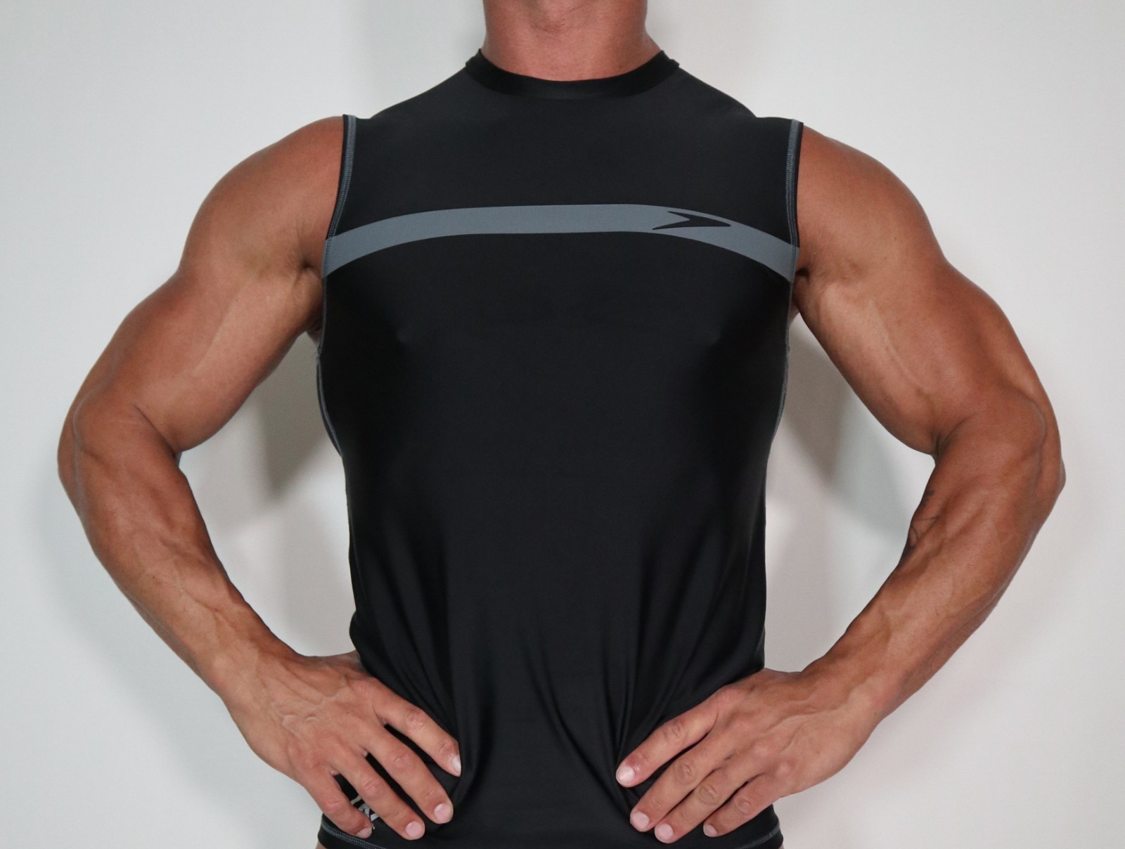 MEN’S THICK NYLON SLEEVELESS SHIRT SIZE MEDIUM