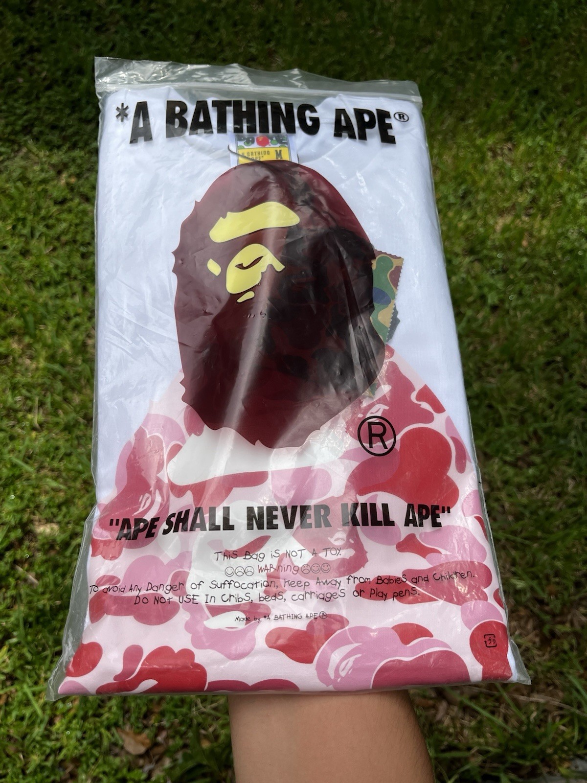 A Bathing Ape BAPE Men’s White Graphic Logo T-Shirt M Pink Camo APE SHALL NEVER