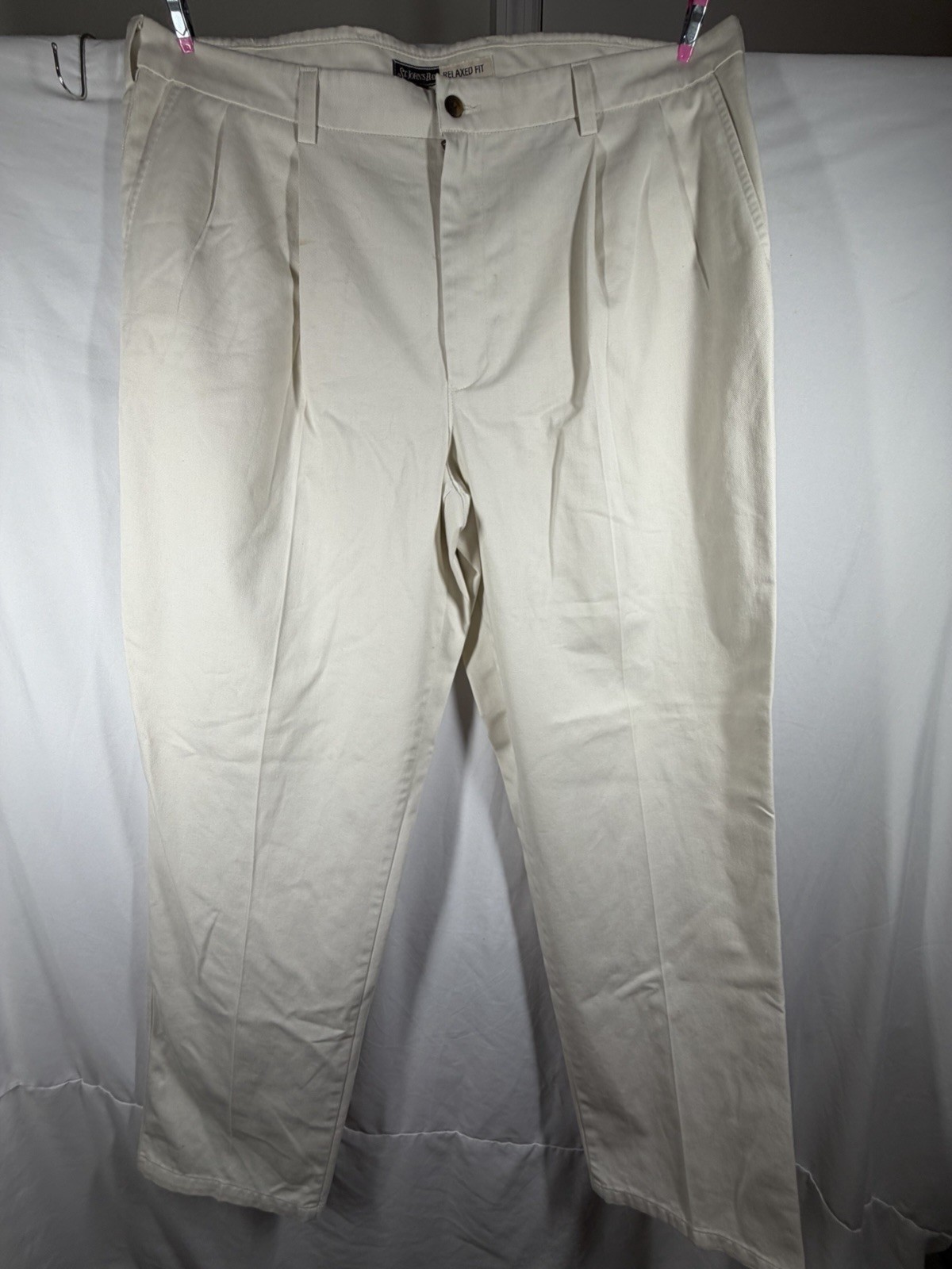 St. John’s Bay Men’s 40×34 Cream Chino Pants Relaxed Fit Pleated Front Cotton