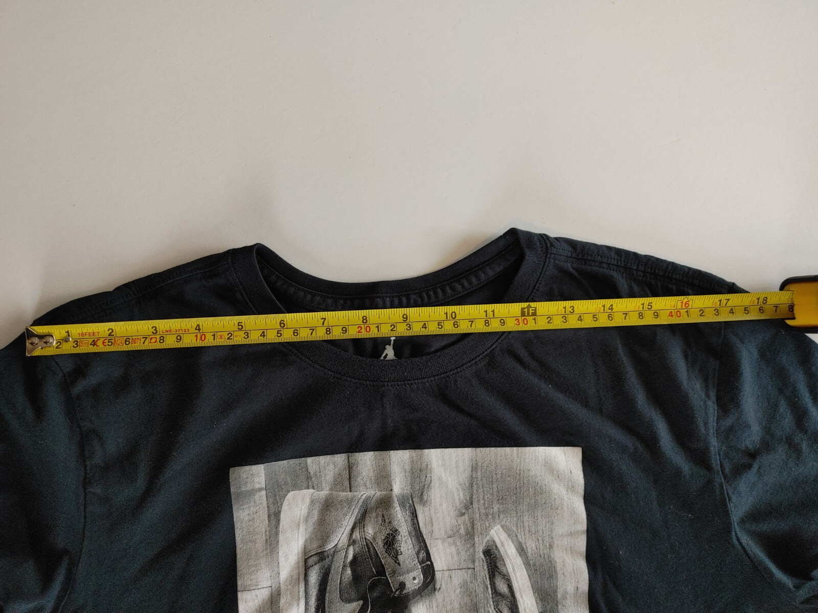 Sz Large Jordan Bred Nike Daily Essentials Sneaker head Men’s Black T-Shirt