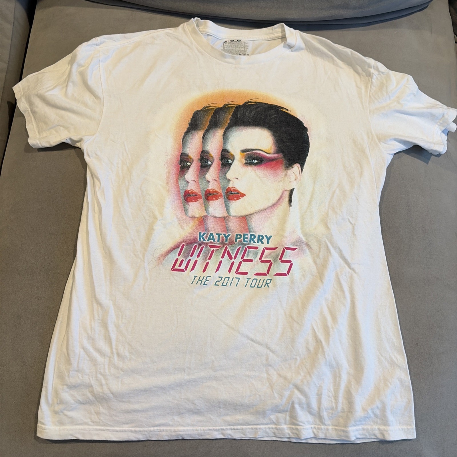 RARE – Katy Perry – Witness Concert Tour 2017 – Graphic T Shirt – Men’s Size XL