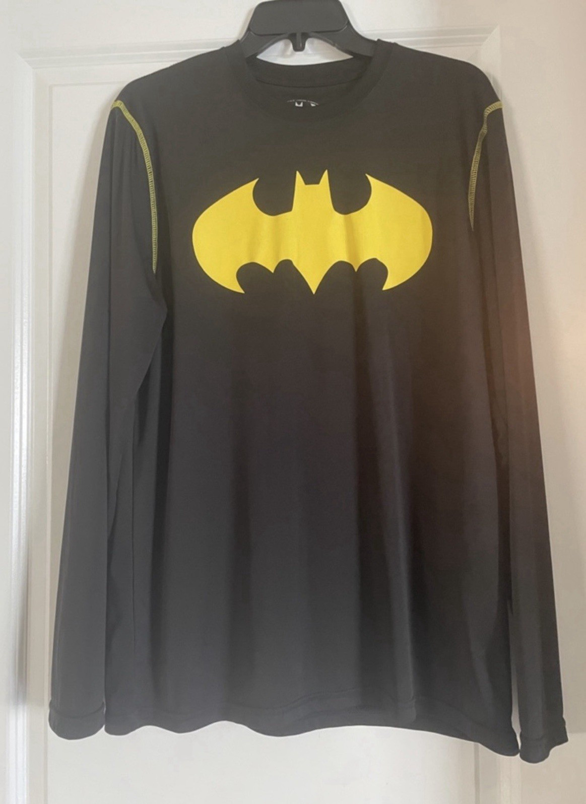 Batman Graphic Logo Crew Neck Knit Polyester Tee Long Sleeve M Black Yellow