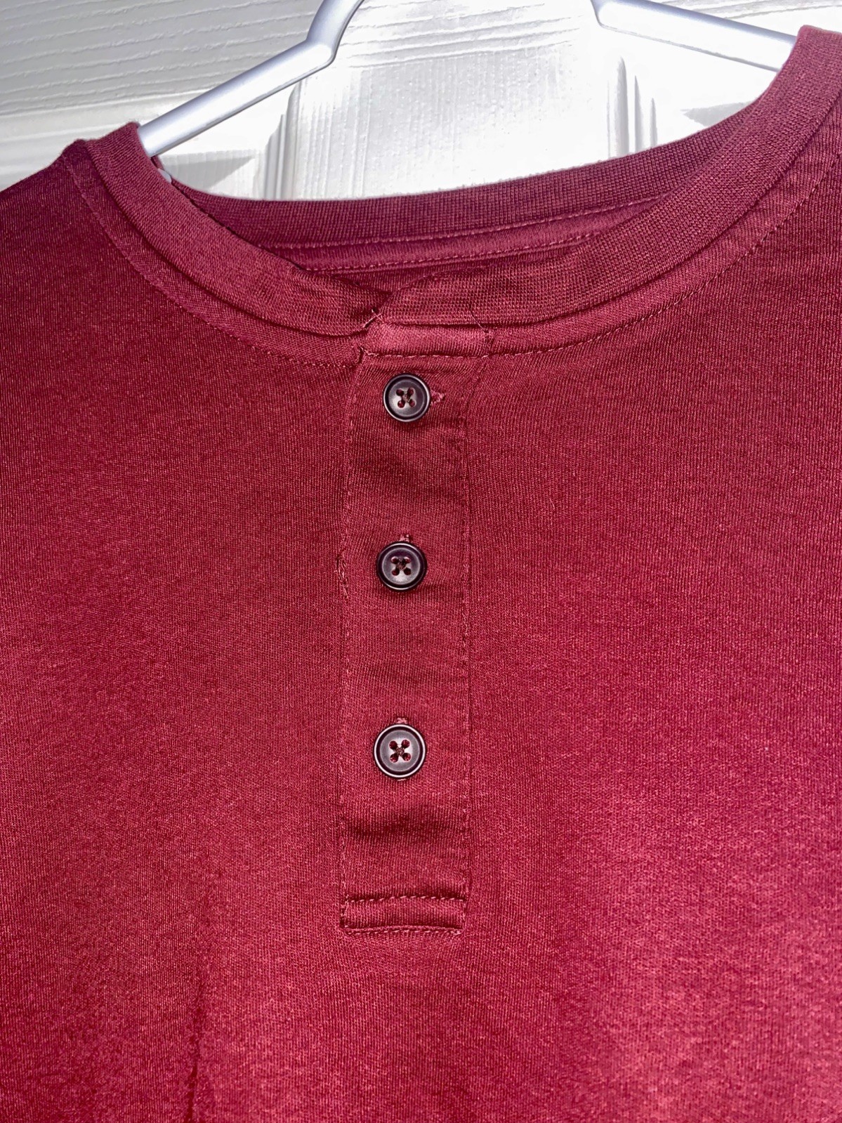 Croft & Barrow Men’s Easy Care Long Sleeve Henley T-Shirt – Size L – Red