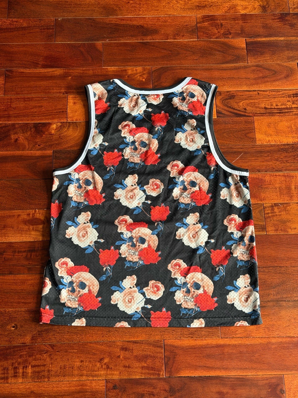 Men’s No Boundaries Tank Top Brand New Never Worn Roses And Skulls Design Sz XL