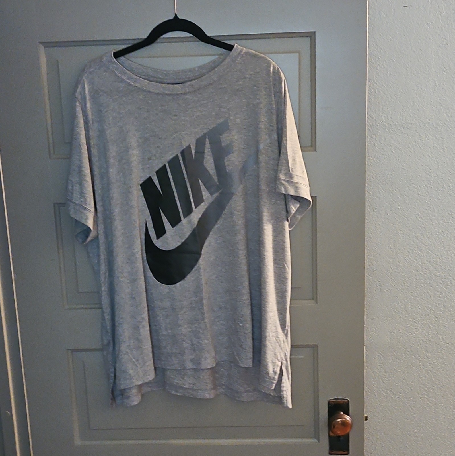 Nike The Nike Tee Gray Logo Graphic Crew Neck Short Sleeve Women’s T-Shirt 2X