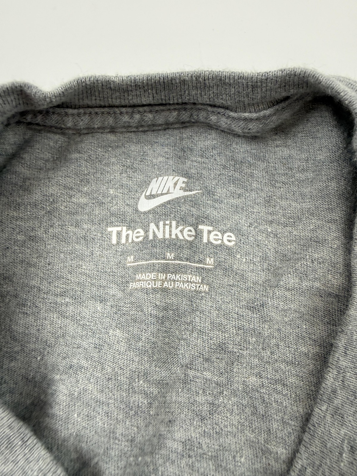 Nike Shirt Mens Medium Heather Gray Graphic Sports Logo Tee Swoosh Athletic Club
