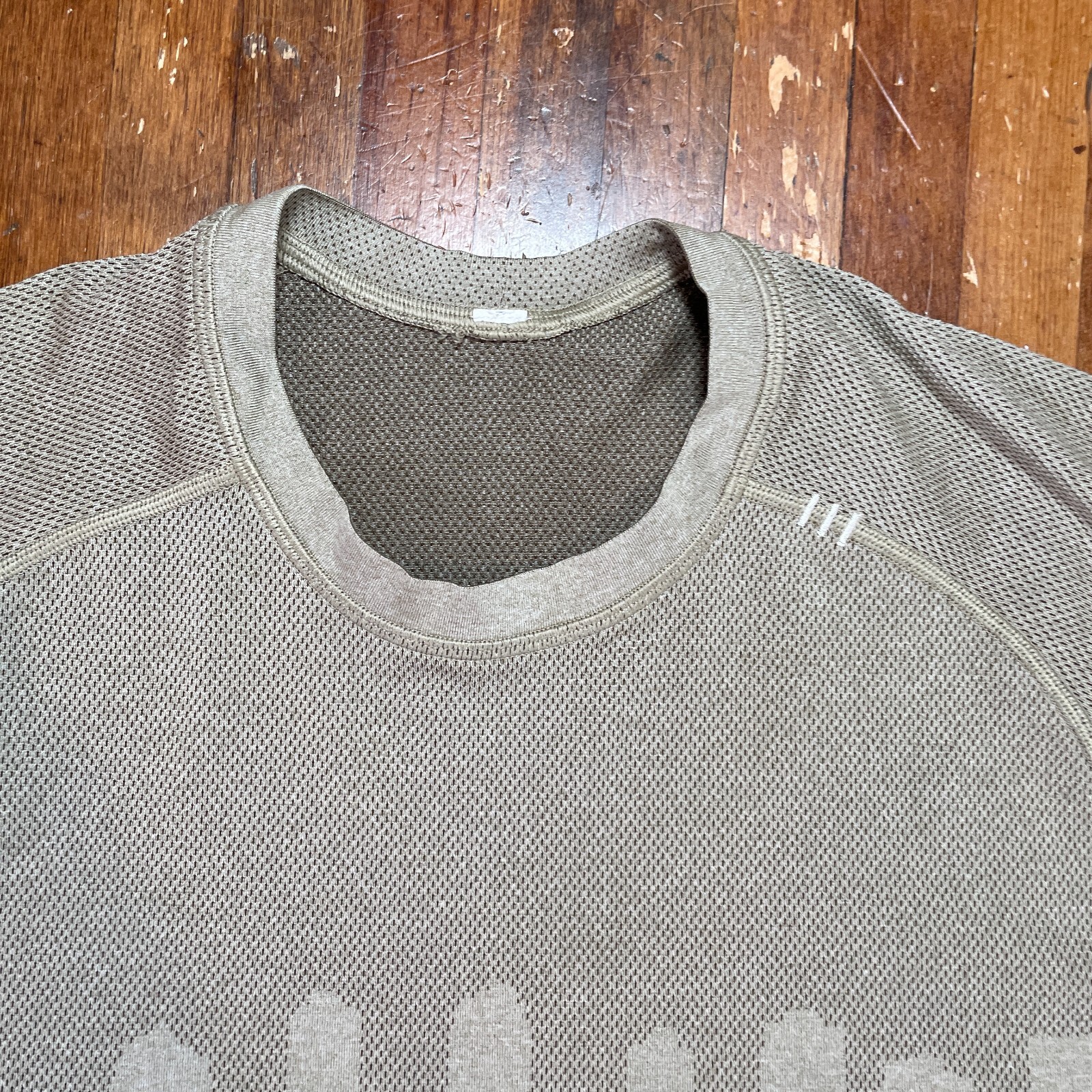 Lululemon Shirt Mens Medium Gray Tee Casual Workout Gym Athleisure Stretch City