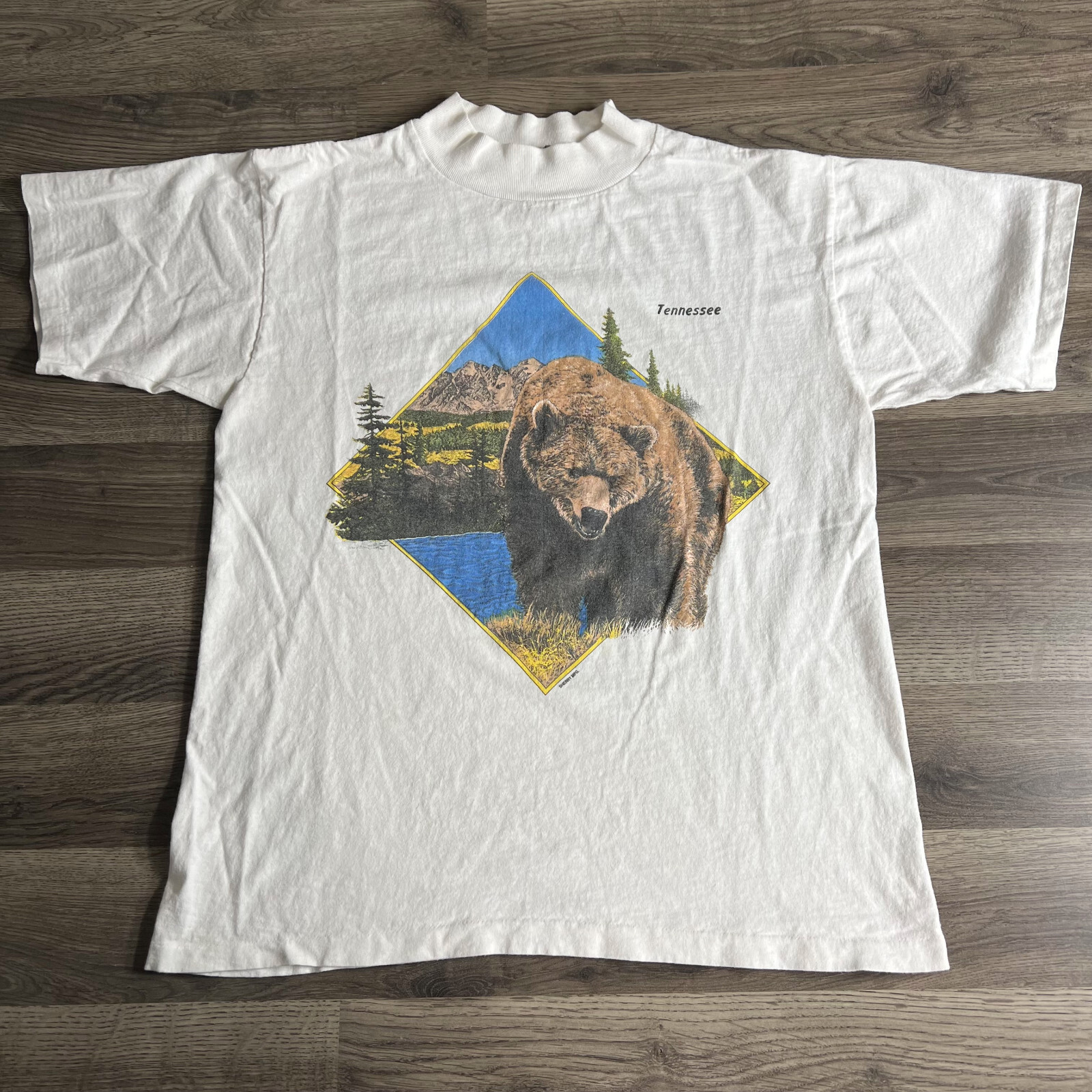 VTG Grizzly Bear T Shirt Fits Medium Tennessee Vacation Tee High Neck 1980s USA