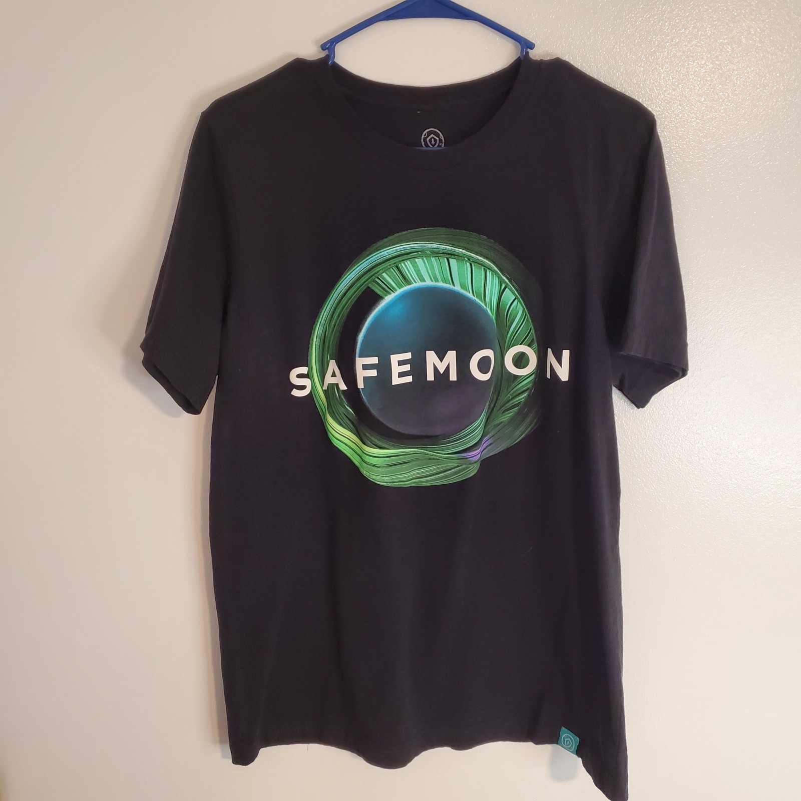 Safemoon Cryptocurrency Logo Graphic T-Shirt Black Size Large Made in USA