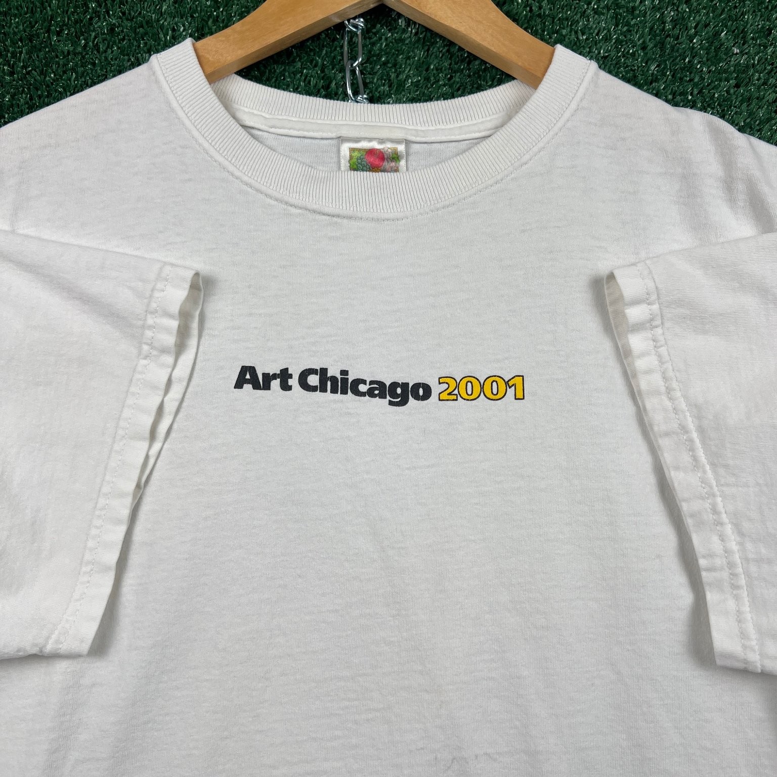 VTG Art Chicago 2001 Graphic Tee Men’s XL White Expo Print Event Back Print Y2K