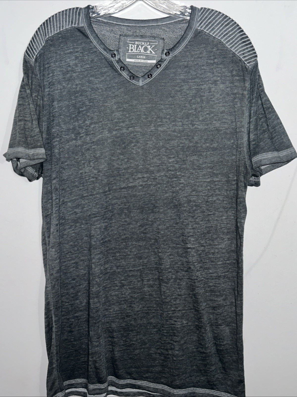 Buckle Black washed Henley Heather Gray Men Size large Tag less Athletic Fit