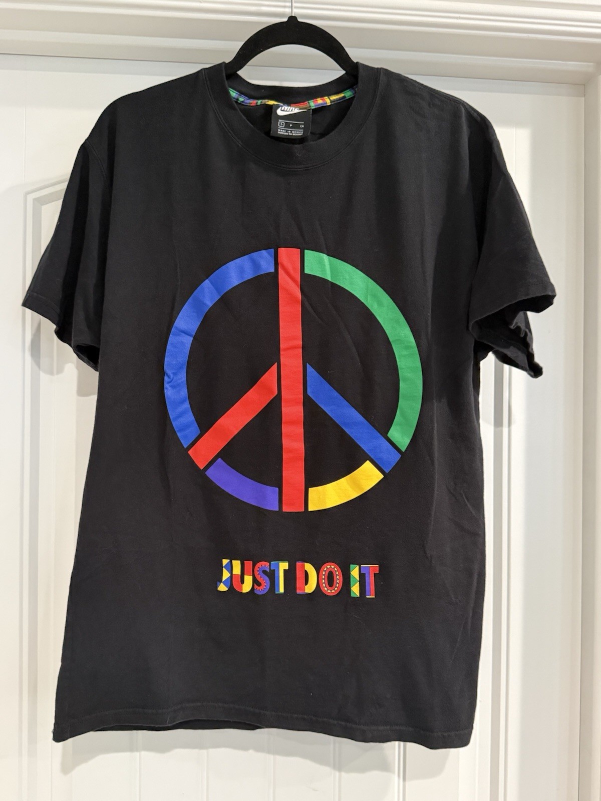 Nike Sportswear Just Do It Shirt Mens Small Black Geometric Peace Sign Tee Patch