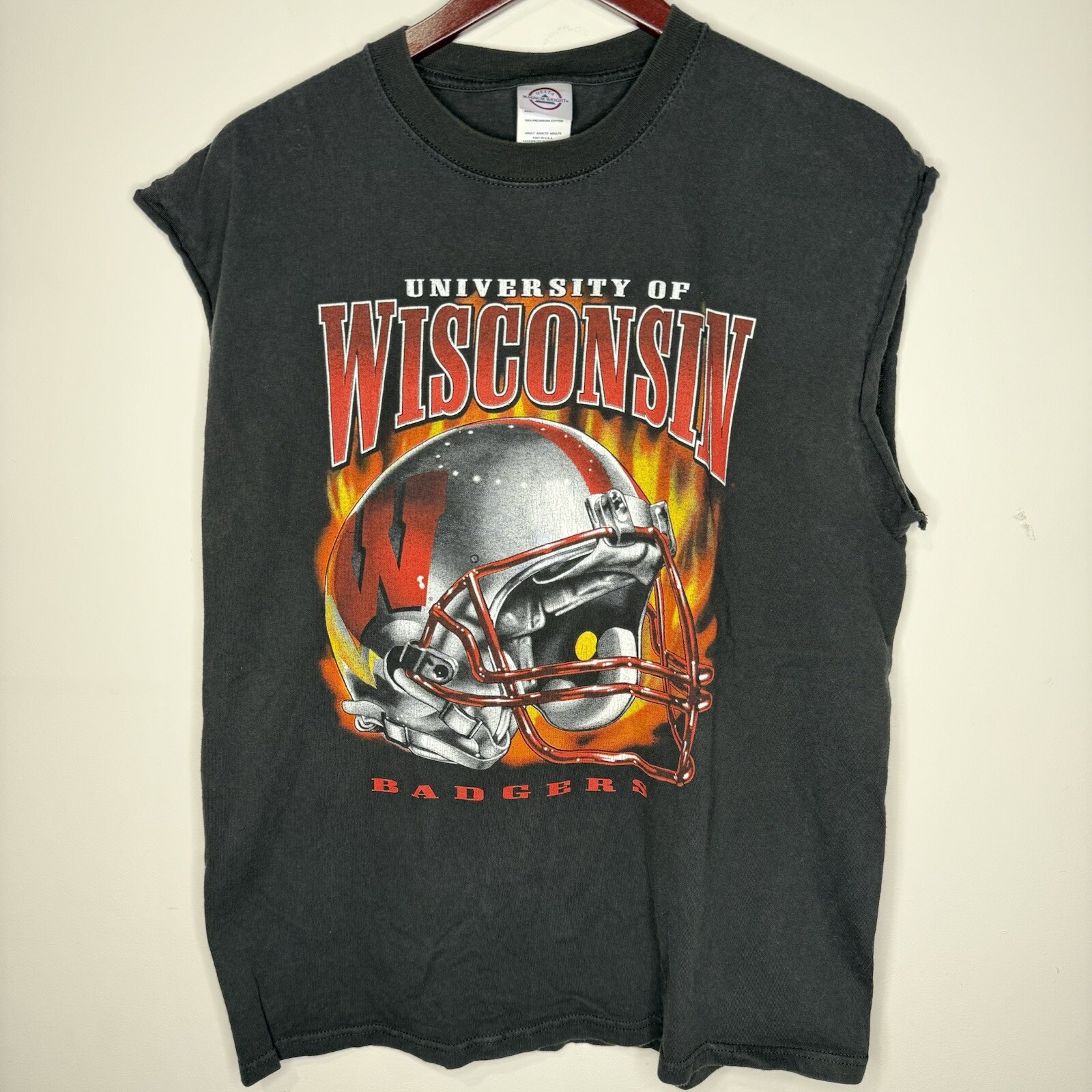 NCAA Vintage Wisconsin Badgers Helmet Graphic T-Shirt Mens Large Sleeveless