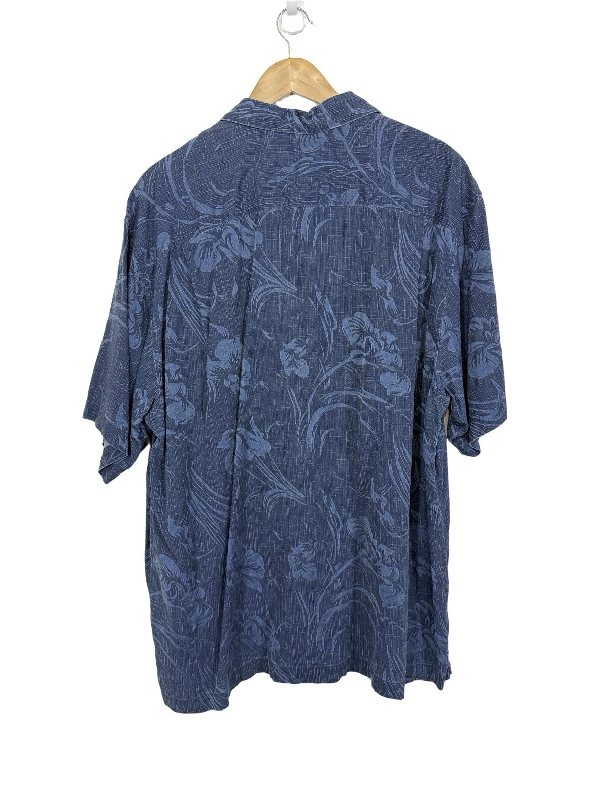 TOMMY BAHAMA 100% Silk Aloha Blue Hawaiian Camp Shirt Men XL Beach Resort Vacay