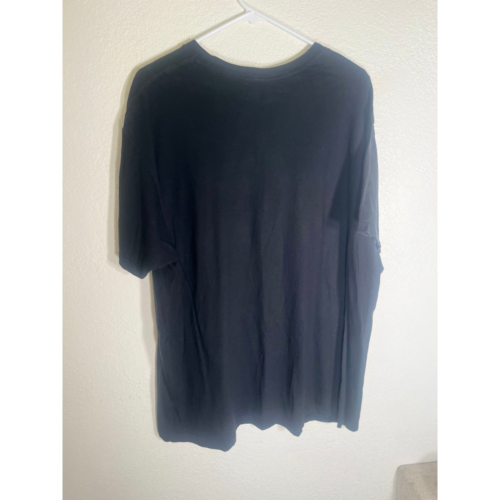 Levi’s XXL mens black T-shirt w/graphic design-used good