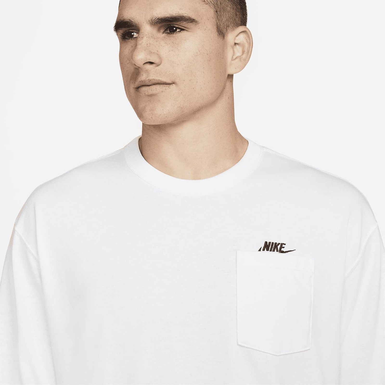 Nike Sportswear Premium Essentials Men’s Long-Sleeve Pocket T-Shirt (White/Black