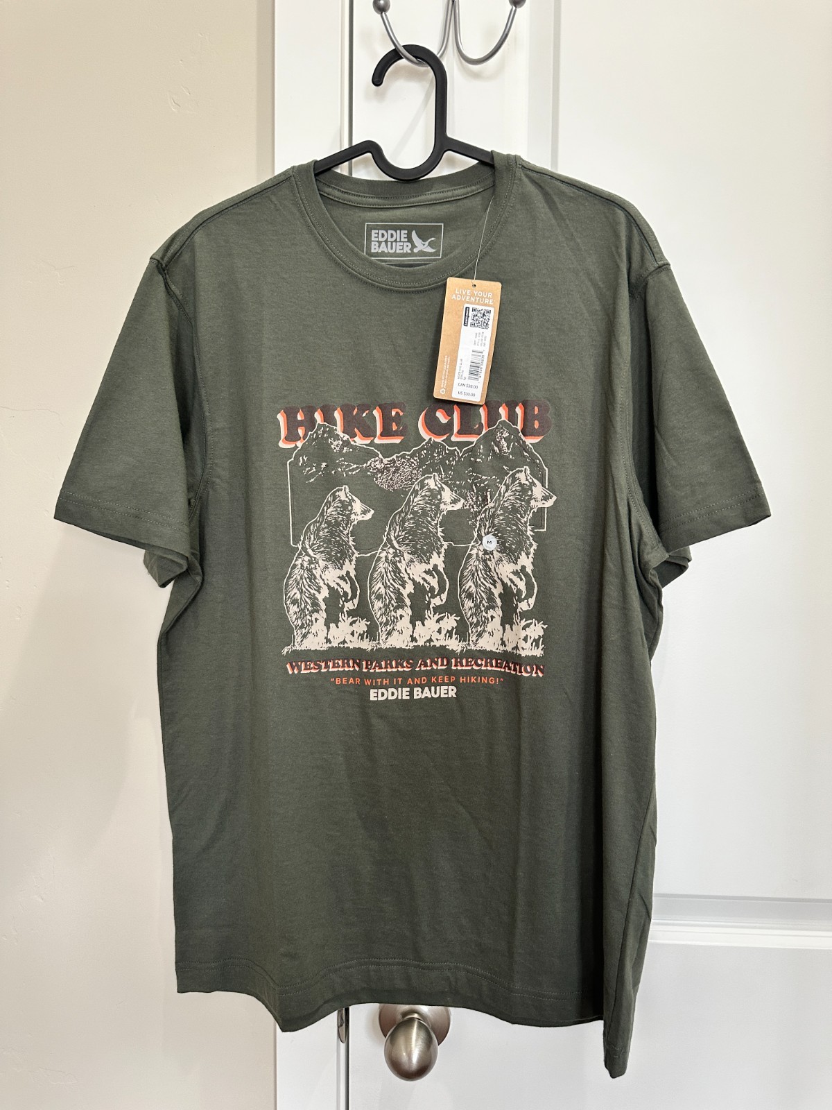 BNWT Eddie Bauer Men’s crew neck hiking T-shirt, Size M, 60% cotton, 40% Poly