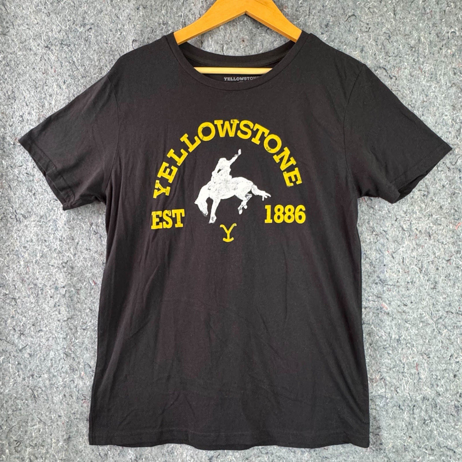 Yellowstone TV Show Size L Black Bucking Graphic T-Shirt NWOT Paramount