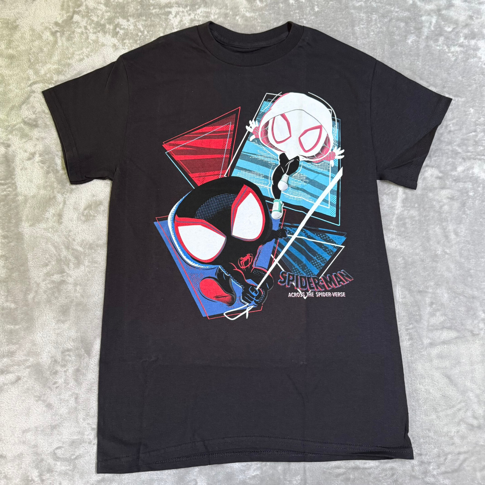 Marvel Spider-Gwen T-Shirt Small Spider-Man Spiderverse Funko Pop! Tee Exclusive