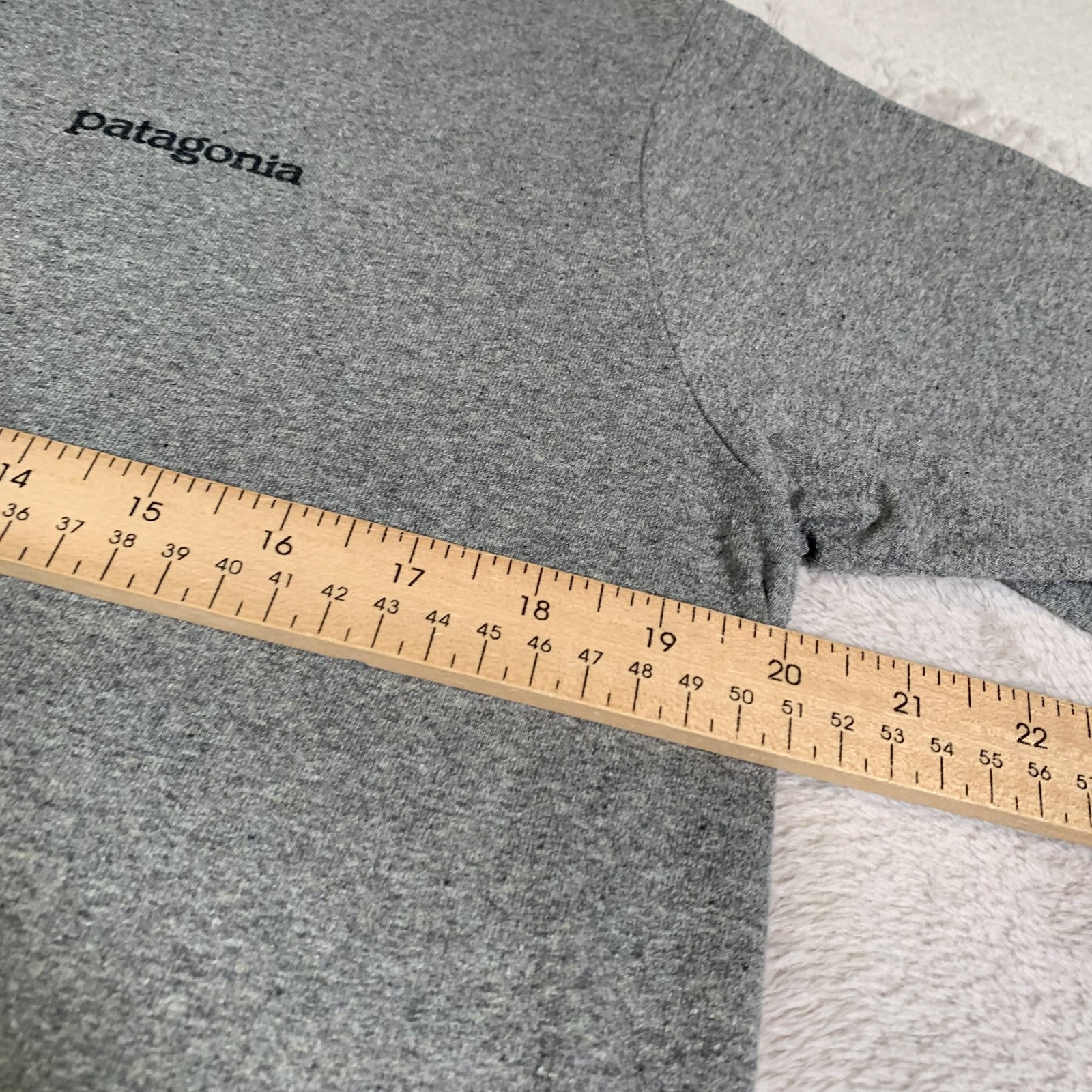 Patagonia Shirt Mens Medium Gray Responsibili-Tee P-6 Logo Mountain Short Sleeve
