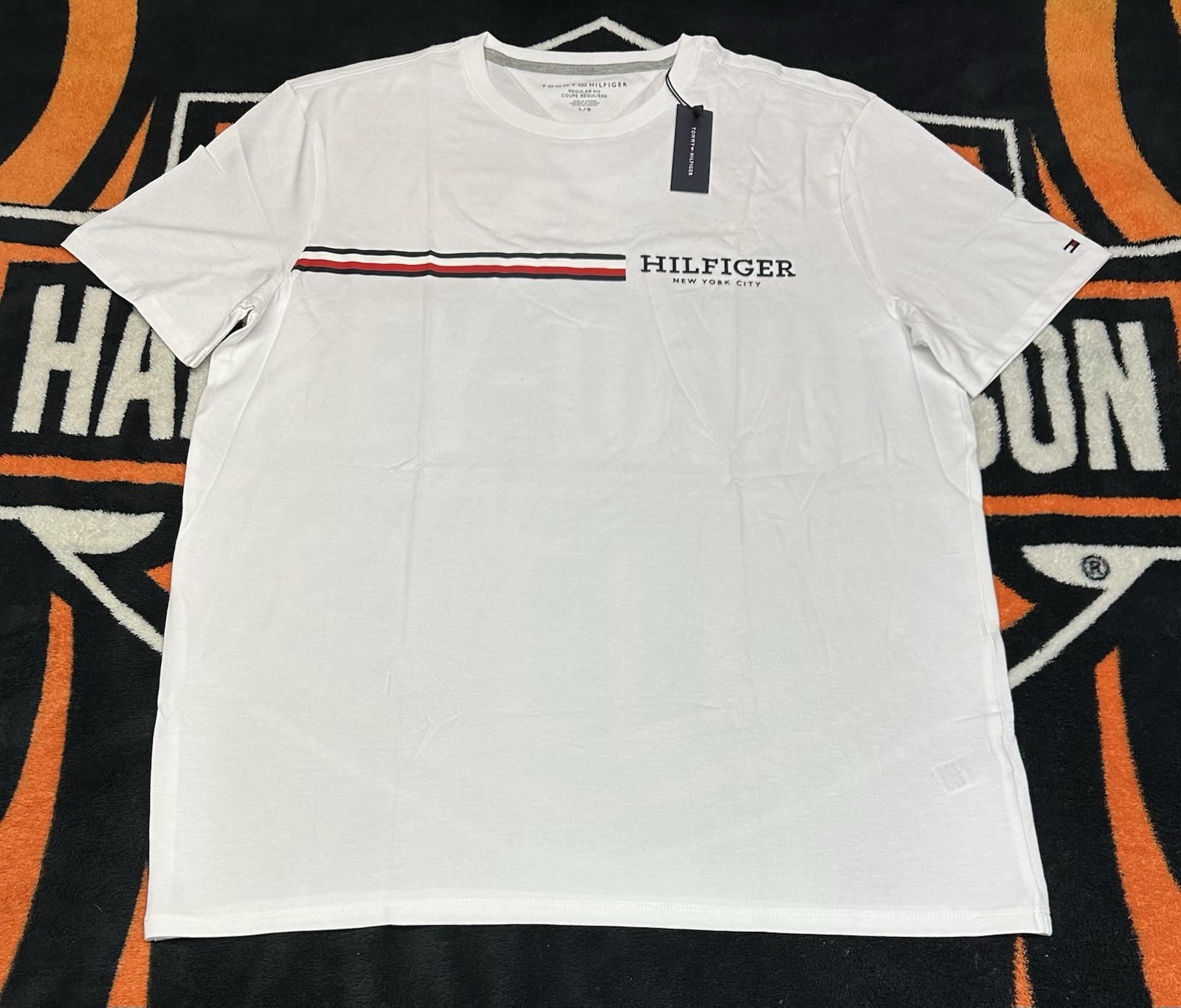Tommy Hifiger Regular Fit T Shirt Size Mens Large NEW WITH TAGS (Retail $49.50)
