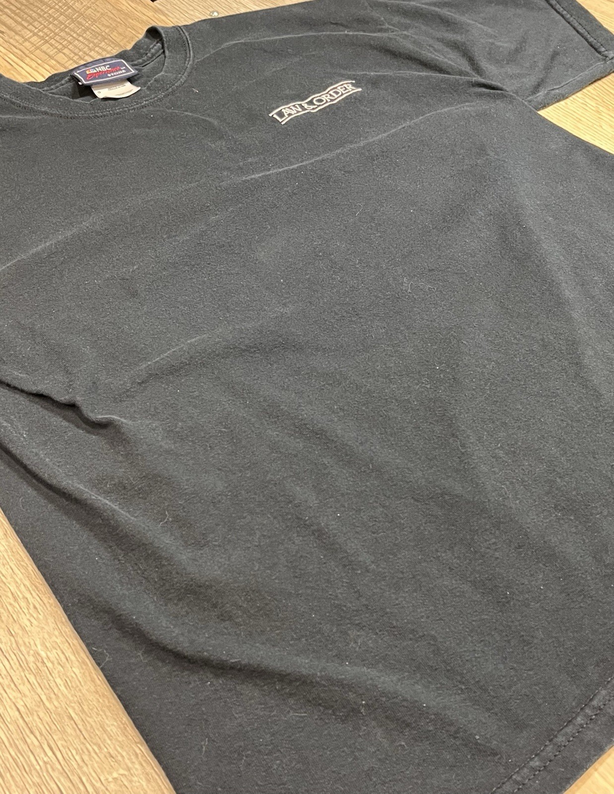 LAW & ORDER Embroidered NBC Experience Store Short Sleeve T-Shirt TV Show Sz L
