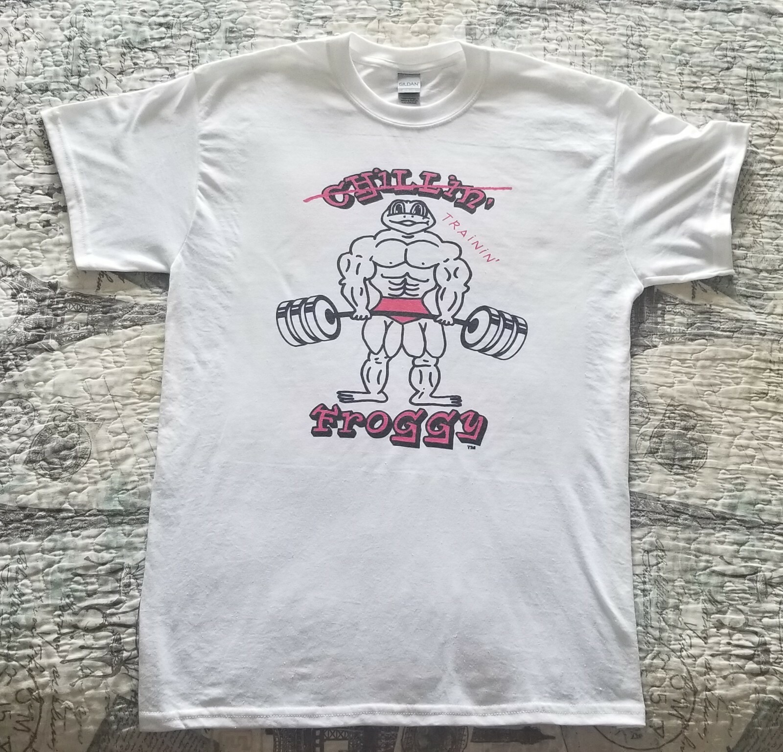 CHILLIN’ Training FROGGY Bodybuilder Logo Gym Workout T-Shirt New Size S M L XL