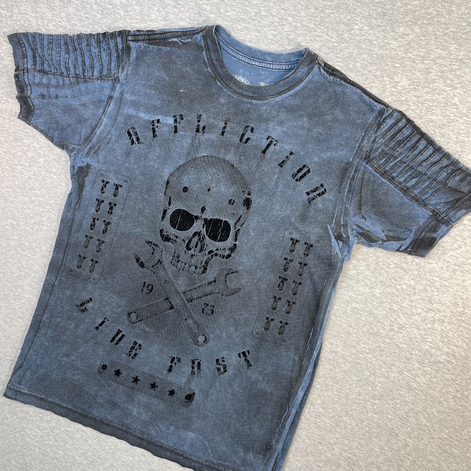 VTG Affliction Shirt Mens Small S Born Free Skull Wrench Moto Pleated Shoulder T