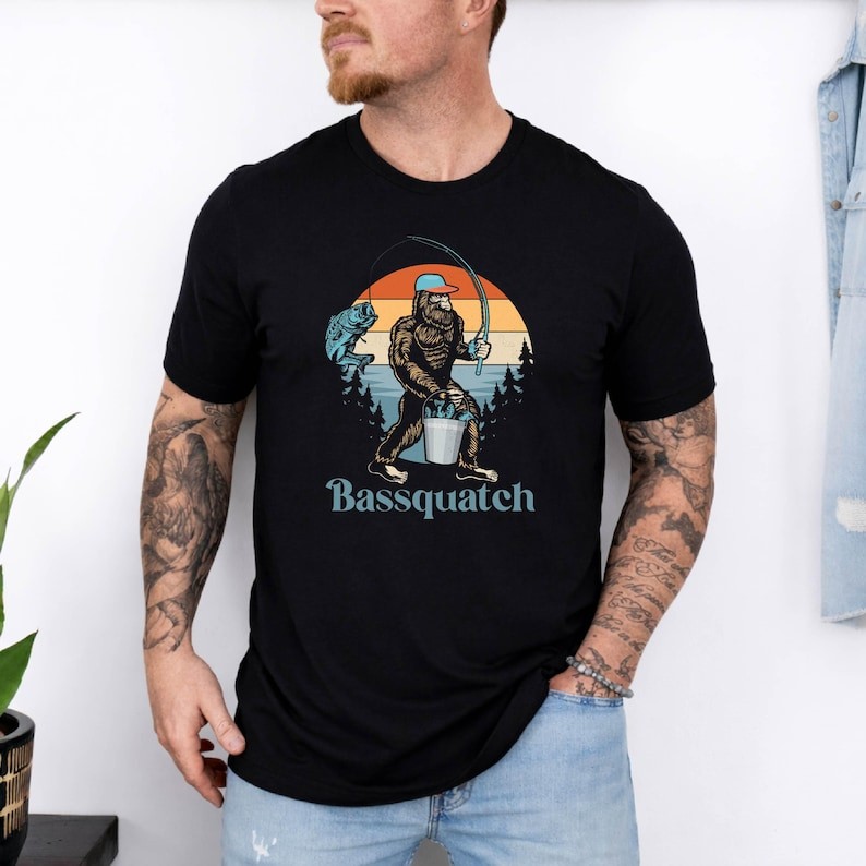 Bassquatch Bigfoot Fishing T-Shirt Top Casual Streetwear Summer Outfit