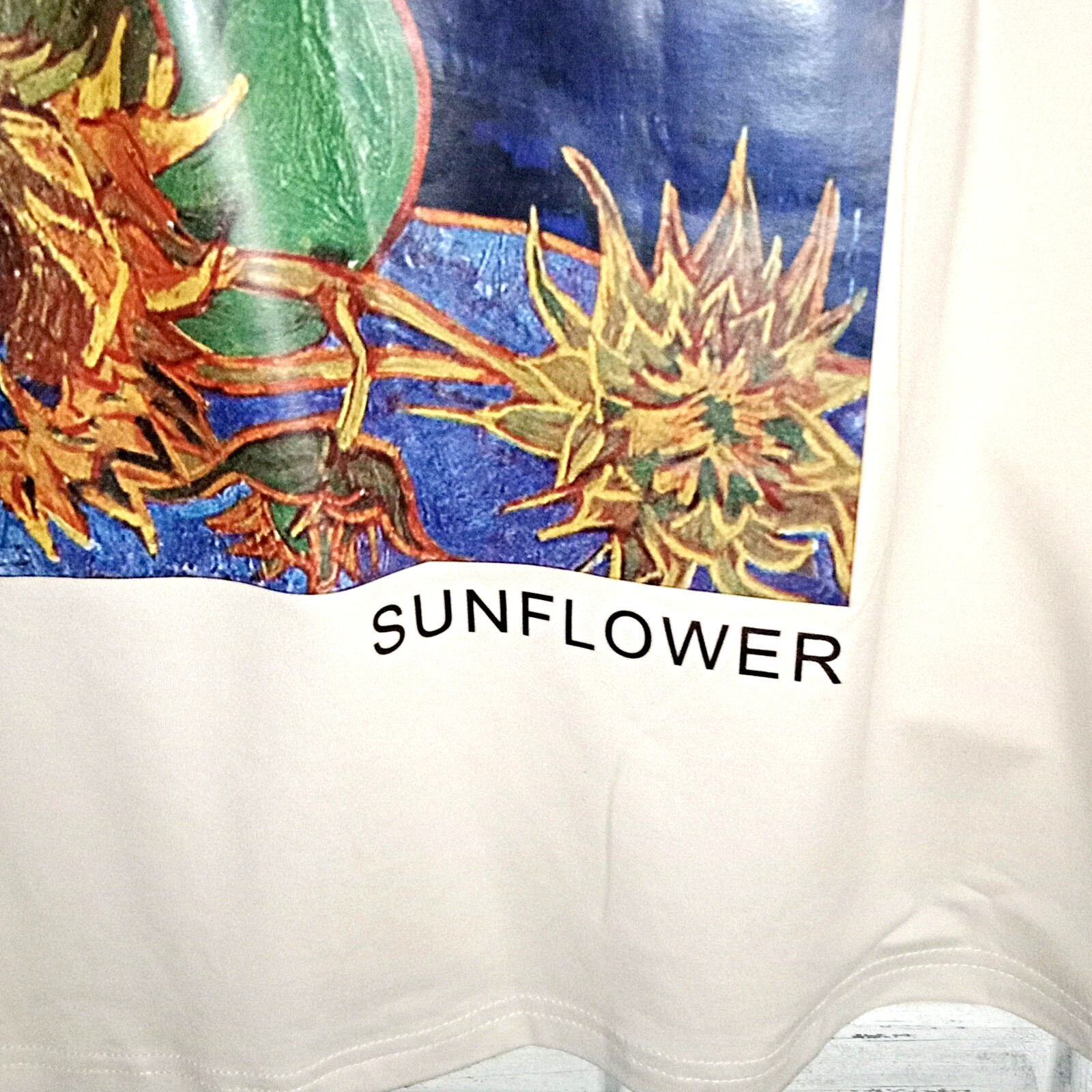 Vincent Van Gogh Unisex Beige T-Shirt Sz XL Variation “Sunflowers” Gloss Print