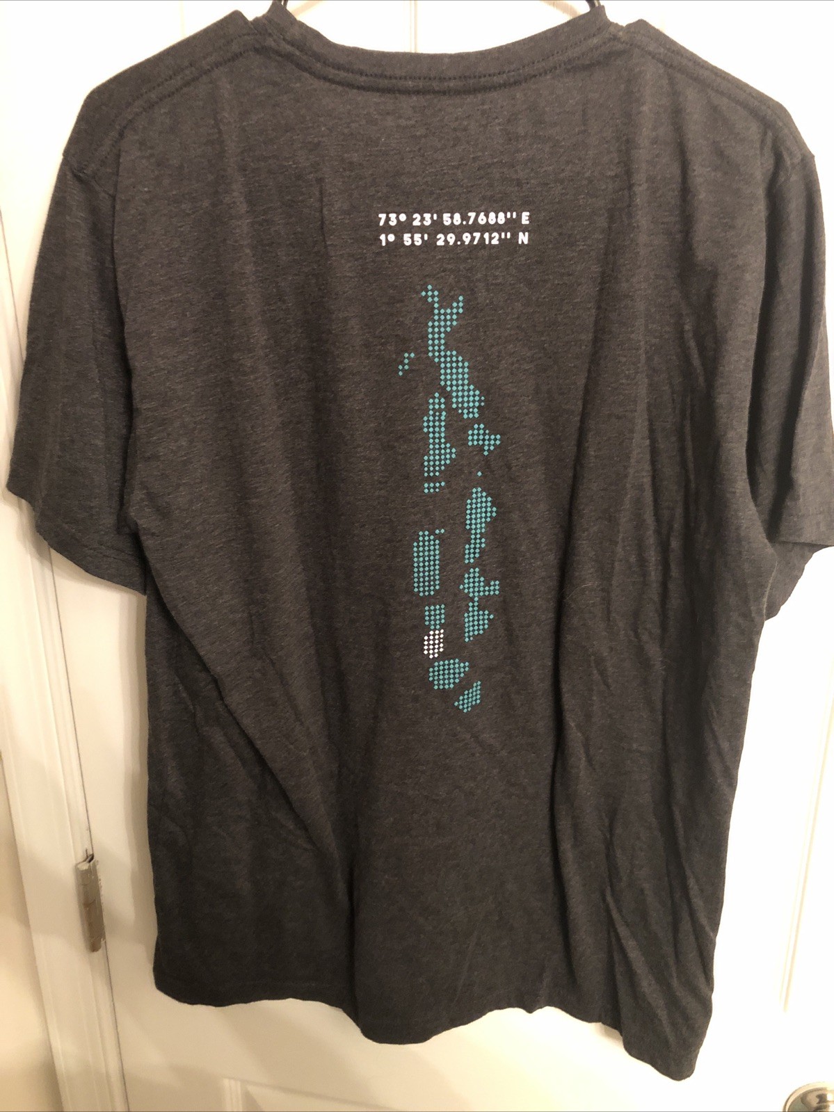 Sea Tribe Maldives “Coordinates”100% Cotton Graphic Gray Tee Shirt. Mens XL NWOT