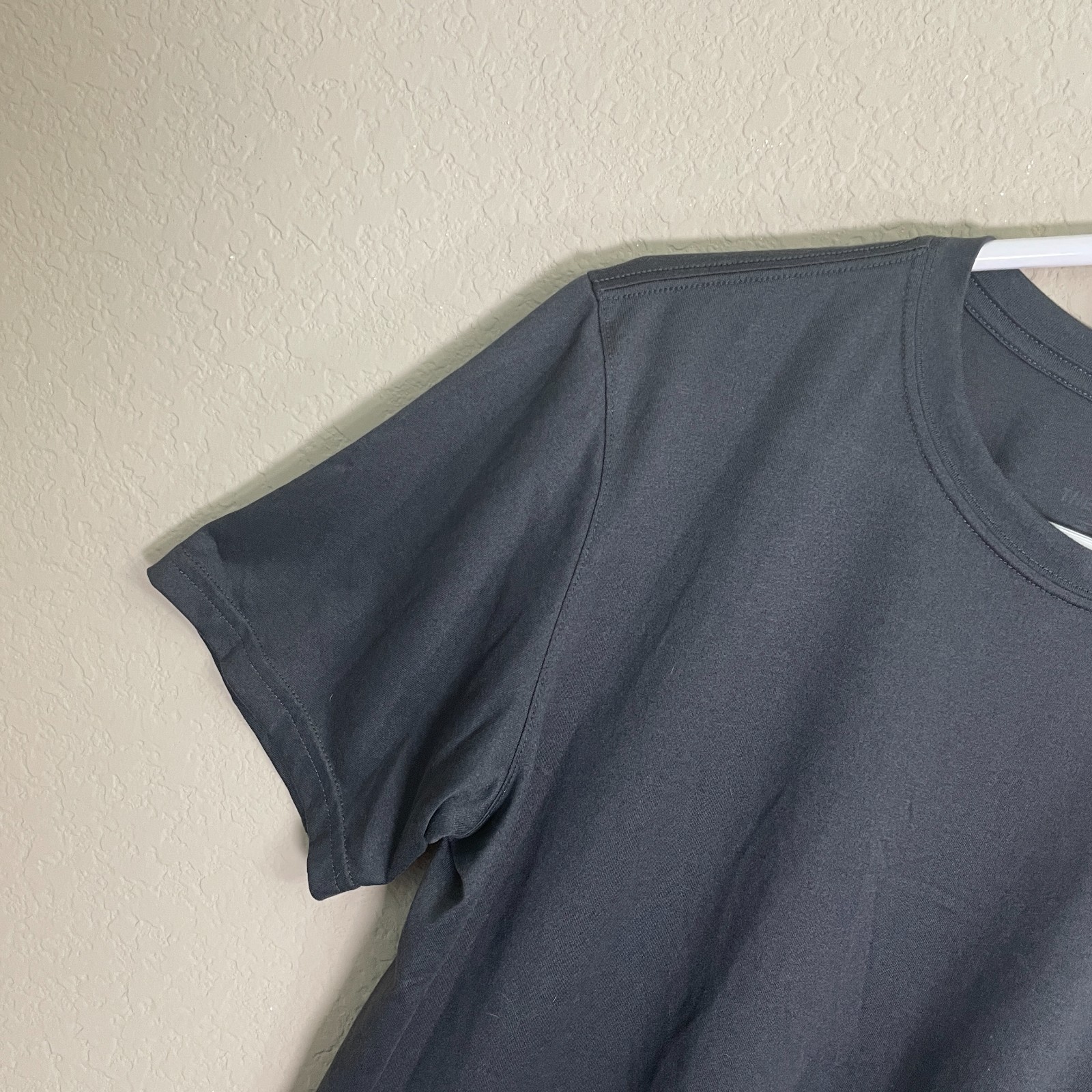 The Nike Tee Men’s M Dri-Fit Swoosh Gray Crewneck Short Sleeve T-Shirt