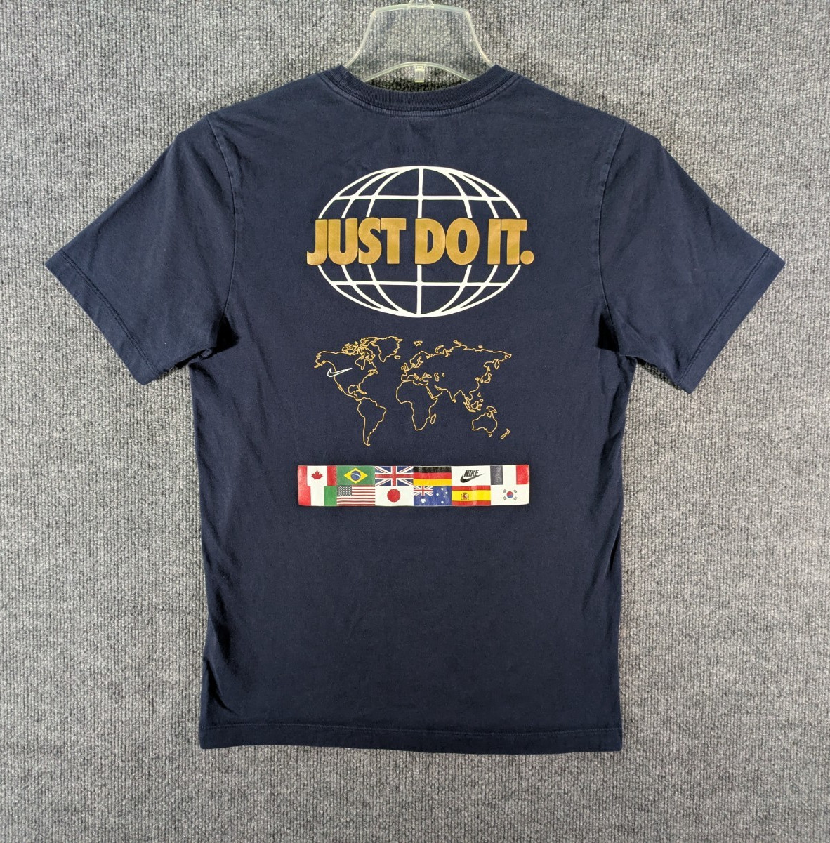 Nike Men’s Small Navy Short Sleeve Graphic Tee World Globe Logo National Flags