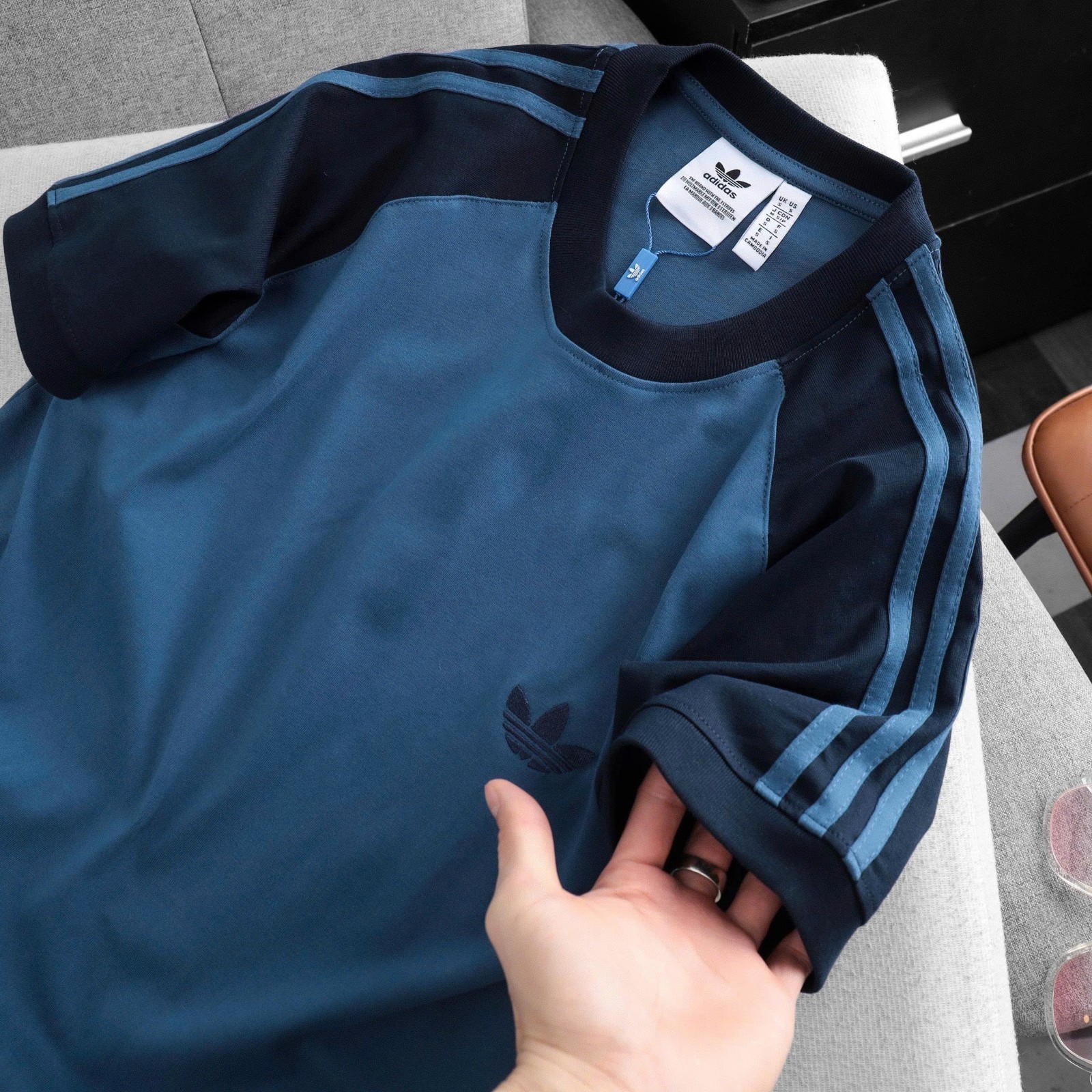 ADIDAS ORIGINALS 3-STRIPES CALIFORNIA Retro Trefoil TEE SHIRT ~ BLUE SLIM FIT