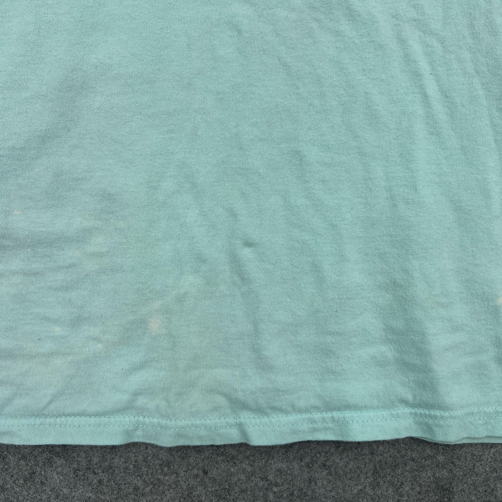 Buc-ee’s Shirt Mens XL Green Short Sleeve Bunny Easter Graphic Crew Neck Tagless