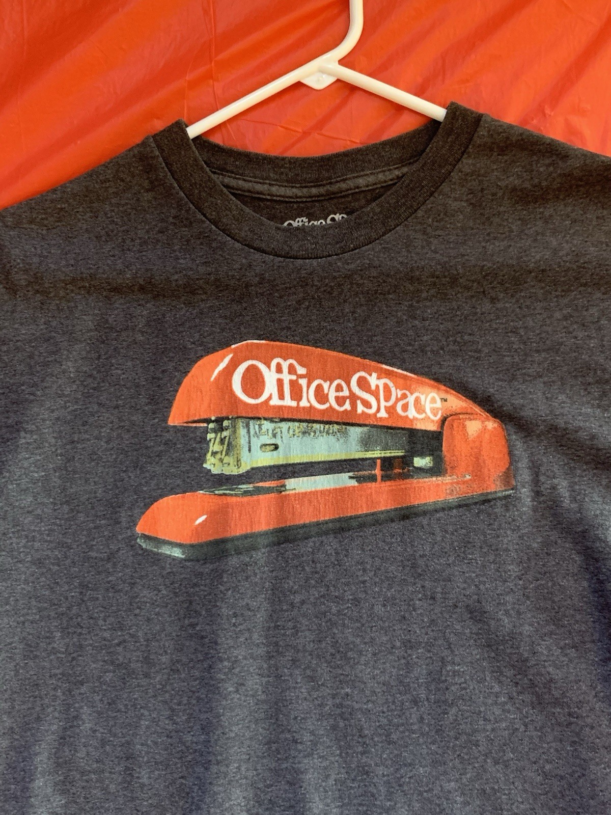 OFFICE SPACE MILTON T-Shirt L Official License Red Stapler 90s Movie Large