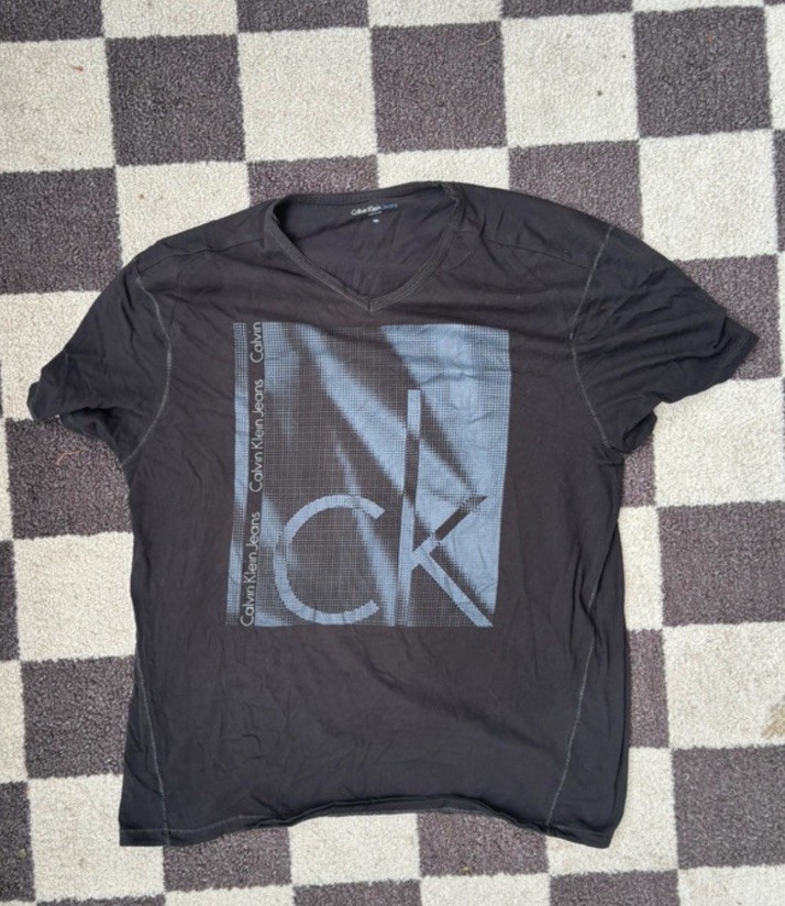 Calvin Klein Jeans Men’s Black Graphic Logo V-Neck Short Sleeve T-Shirt 2XL