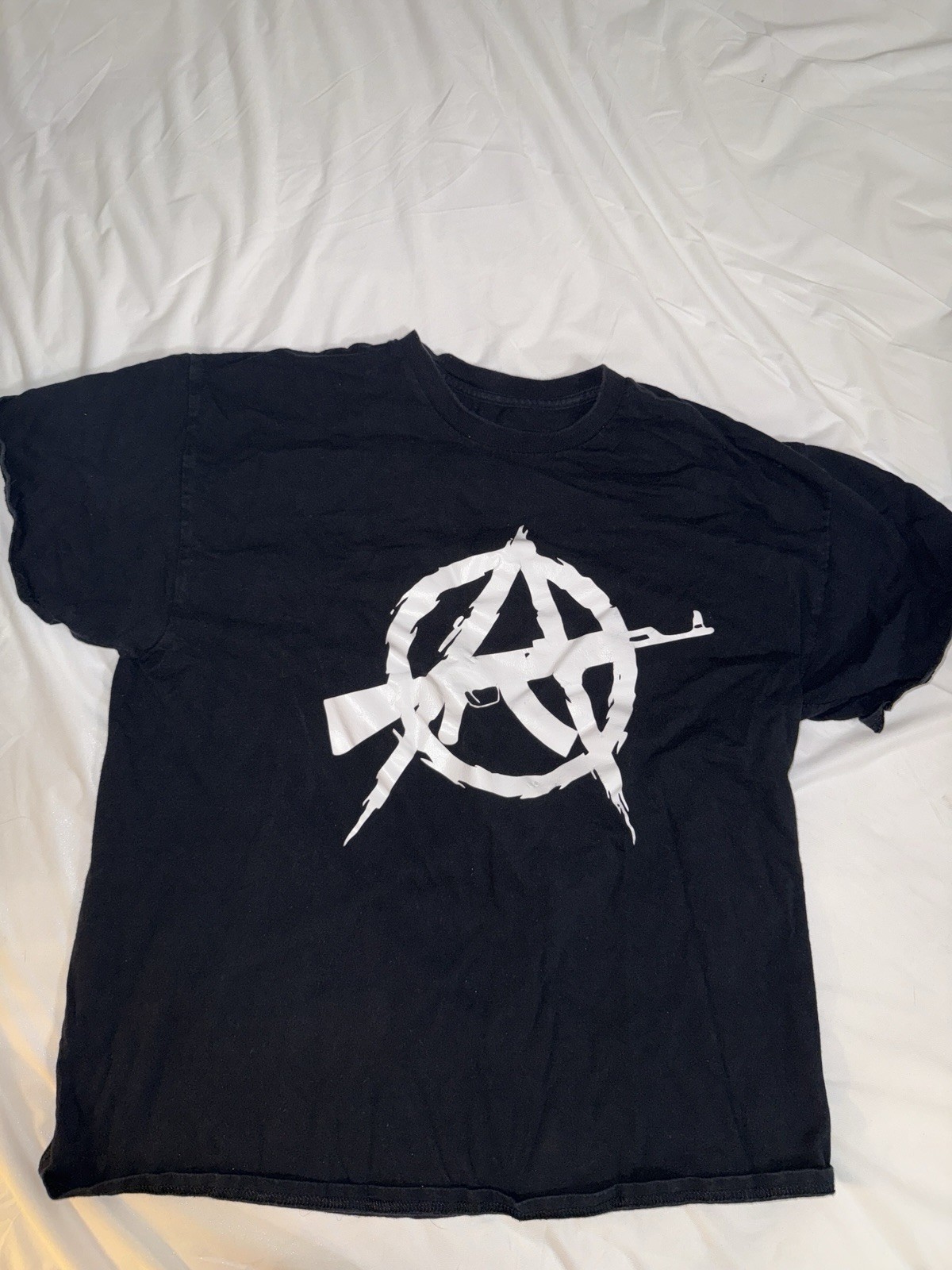 Anarchy Anarchist 2nd amendment assault rifle gun symbol T-Shirt Size Large