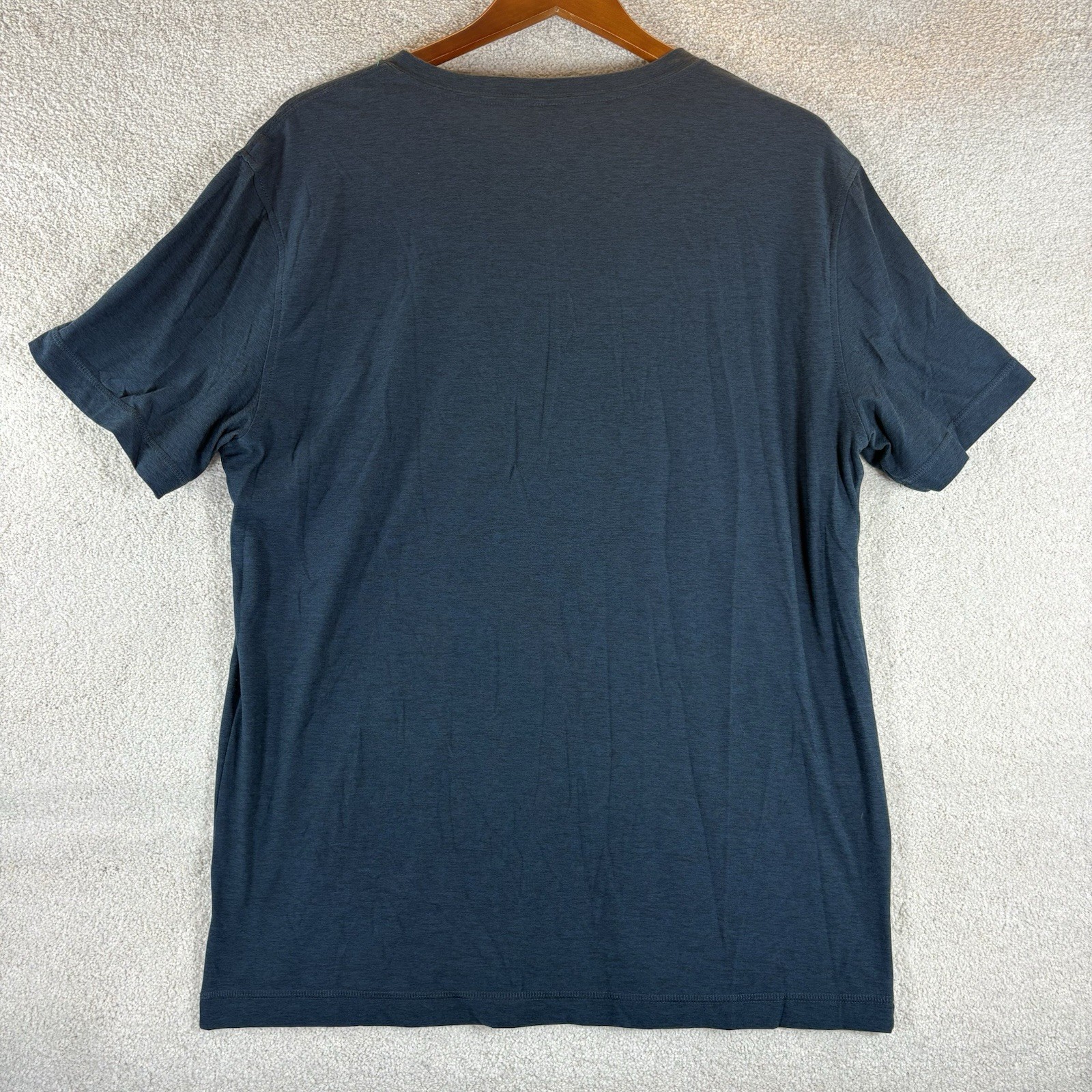 Vuori Mens Strato Tech Tee Size X-Large Navy Heather V Neck T-Shirt Gym Running