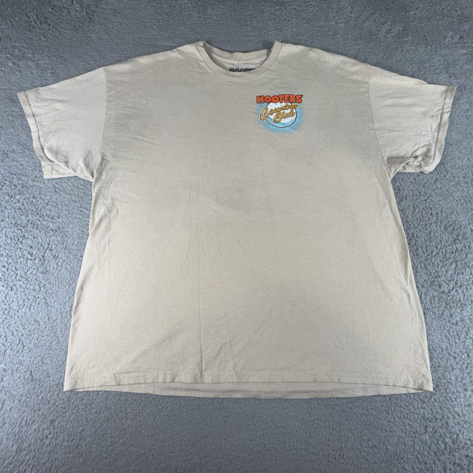 Hooters Country Club Graphic T-Shirt Mens 2XL Beige Golf Cotton Tee