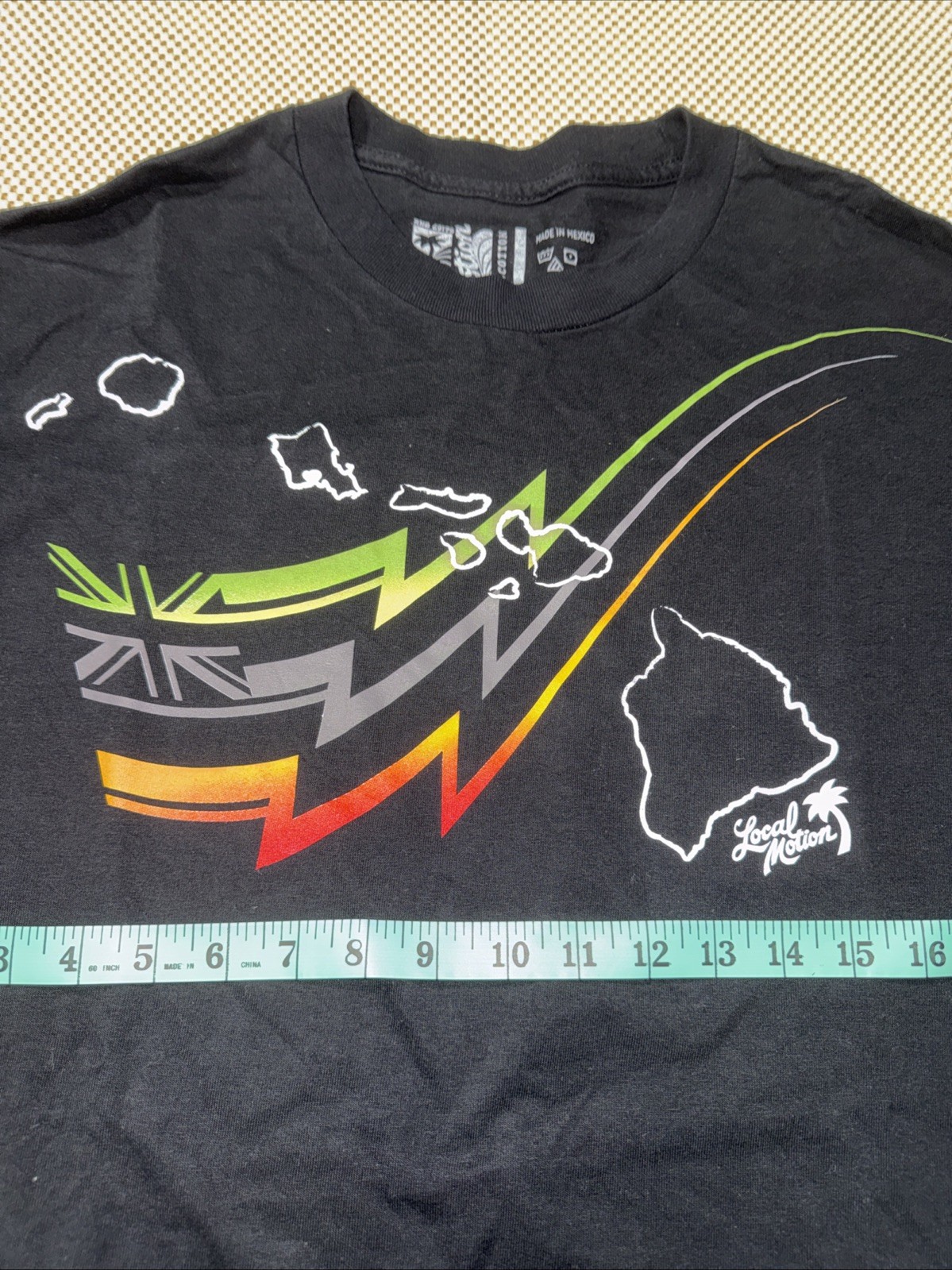 Local Motion Black L T-shirt Hawai’i