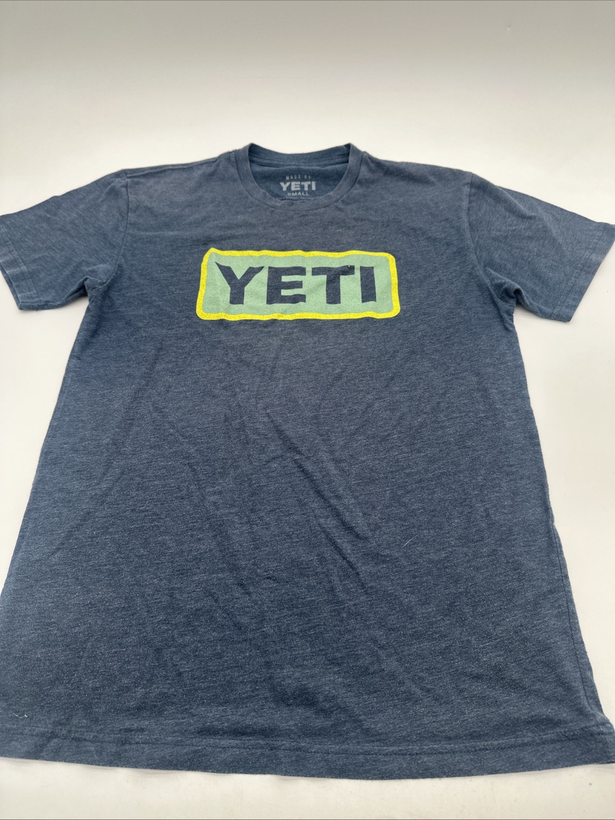 Yeti T-Shirt Men Small Graphic Print Logo Gray ..#32242