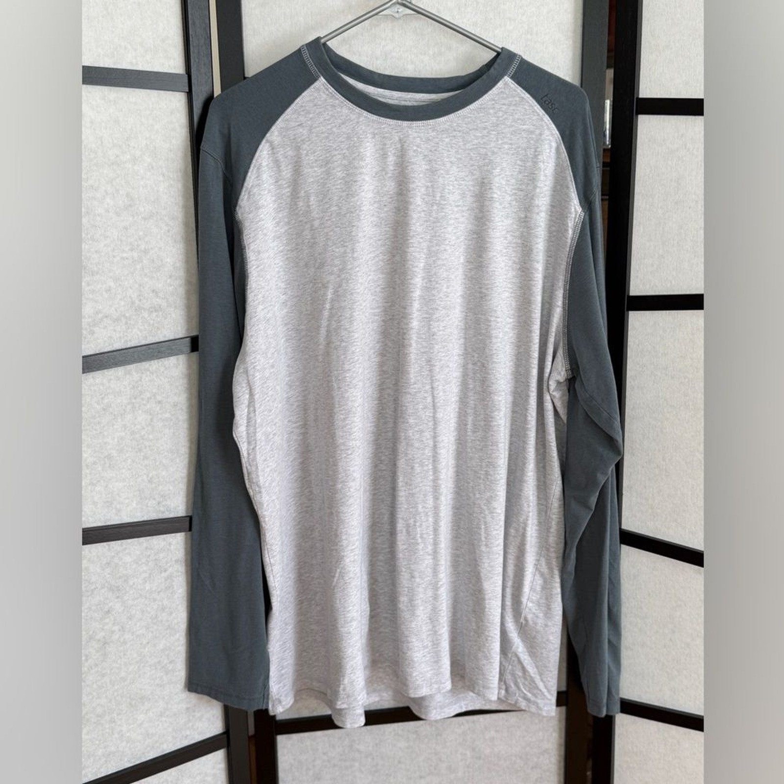 tasc Performance raglan t-shirt. Gray ~ Bamboo Cotton Blend ~ SUPER soft.